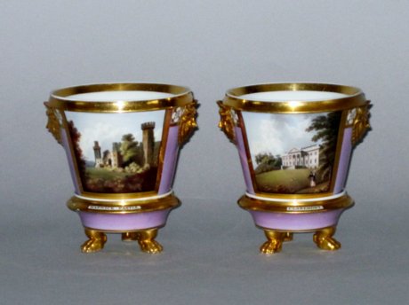 A PAIR OF CHAMBERLAINS WORCESTER CACHE POTS & STANDS, CIRCA 181-20 - Click to enlarge and for full details.