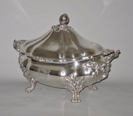 OLD SHEFFIELD PLATE SILVER SOUP TUREEN. CIRCA 1825 - Click to enlarge and for full details.