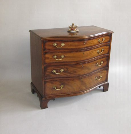 18TH CENTURY MAHOGANY SERPENTINE CHEST. CIRCA 1780 - Click to enlarge and for full details.