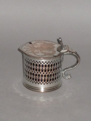 ​AN 18TH CENTURY OLD SHEFFIELD PLATE SILVER MUSTARD POT, CIRCA 1770. - Click to enlarge and for full details.