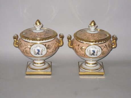 ​A FINE PAIR OF FLIGHT BARR & BARR WORCESTER PORCELAIN SAUCE TUREEN & COVERS. CIRCA 1813-19. - Click to enlarge and for full details.