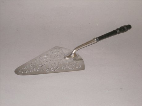 A RARE EARLY OLD SHEFFIELD PLATE SILVER FISH SLICE OR SPADE GEORGE III, CIRCA 1770 - Click to enlarge and for full details.