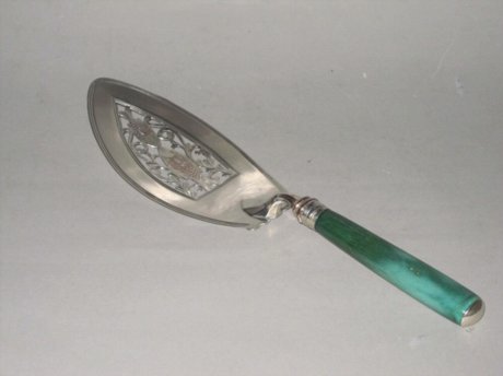 AN 18TH CENTURY  OLD SHEFFIELD PLATE SILVER FISH SLICE, GEORGE III CIRCA 1780. - Click to enlarge and for full details.