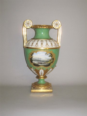 ​A MAGNIFICENT FLIGHT BARR & BARR WORCESTER VASE, CIRCA 1807-13. - Click to enlarge and for full details.