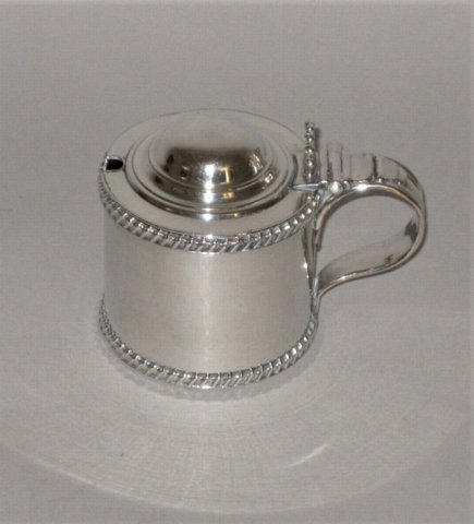 ​AN OLD SHEFFIELD PLATE SILVER MUSTARD POT, CIRCA 1800. - Click to enlarge and for full details.