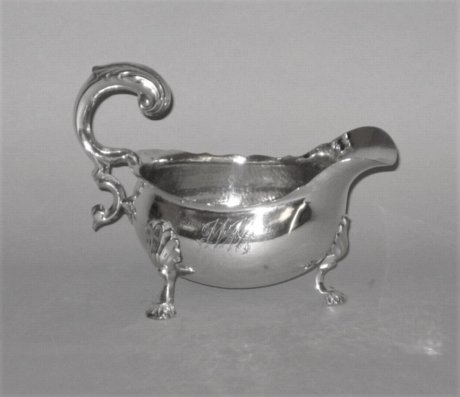 A FINE 18TH CENTURY OLD SHEFFIELD PLATE SILVER SAUCE BOAT BY FENTON, CRESWICK & CO., C 1765. - Click to enlarge and for full details.