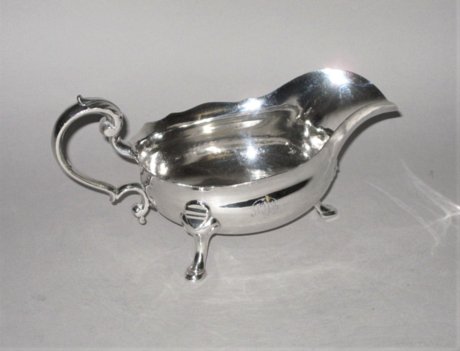 AN OLD SHEFFIELD PLATE SILVER SAUCE BOAT. GEORGE III, CIRCA 1775 - Click to enlarge and for full details.