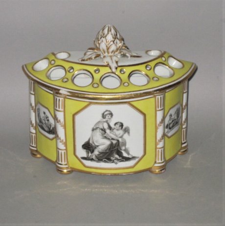 A FINE CHAMBERLAIN’S WORCESTER PORCELAIN BOUGH POT. CIRCA 1810. - Click to enlarge and for full details.