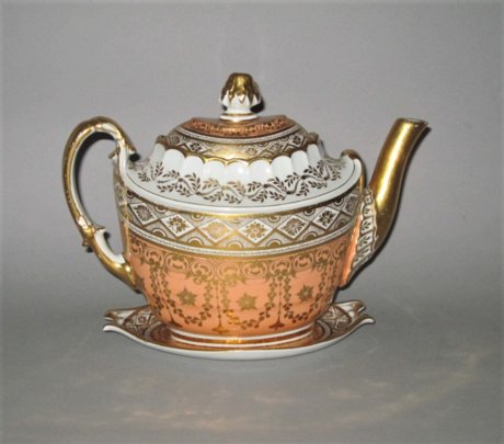 AN EARLY 19TH CENTURY FLIGHT & BARR WORCESTER TEAPOT AND STAND  CIRCA 1804-1807. - Click to enlarge and for full details.
