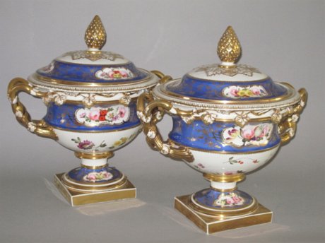 A FINE PAIR OF COALPORT FRUIT COOLERS, CIRCA 1815 - Click to enlarge and for full details.