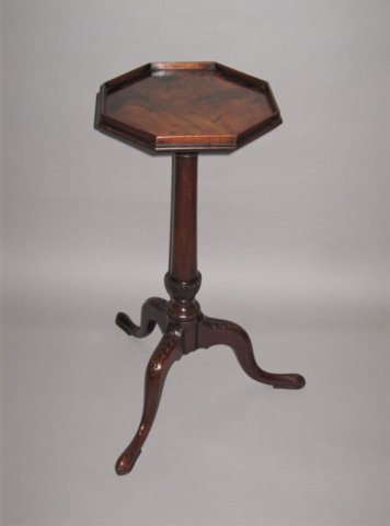 ​A VERY FINE EARLY 18TH CENTURY MAHOGANY URN STAND, CIRCA 1765. - Click to enlarge and for full details.