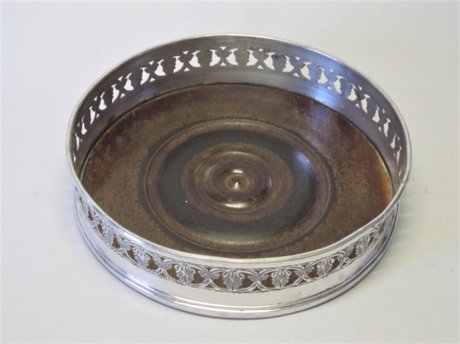  LARGE 18TH CENTURY OLD SHEFFIELD PLATE SILVER MAGNUM DECANTER COASTER, CIRCA 1780. - Click to enlarge and for full details.