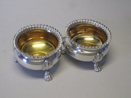 ​A PAIR OF UNUSUALLY LARGE OLD SHEFFIELD PLATE SILVER SALT CELLARS, CIRCA 1800. - Click to enlarge and for full details.