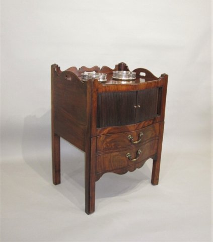 MAHOGANY SERPENTINE TRAY TOP COMMODE, CIRCA 1775 - Click to enlarge and for full details.