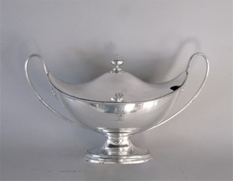 ​AN 18TH CENTURY OLD SHEFFIELD PLATE SILVER SAUCE TUREEN, CIRCA 1780. - Click to enlarge and for full details.