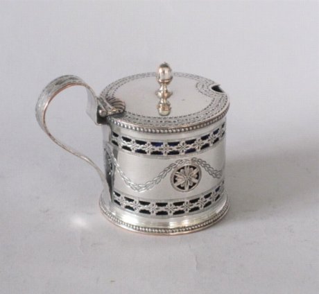 AN 18TH CENTURY OLD SHEFFIELD PLATE SILVER MUSTARD POT, CIRCA 1780. - Click to enlarge and for full details.