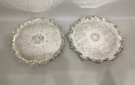 A MOST SUPERB MATCHED PAIR OF OLD SHEFFIELD PLATE SILVER SALVERS CIRCA 1825 - Click to enlarge and for full details.