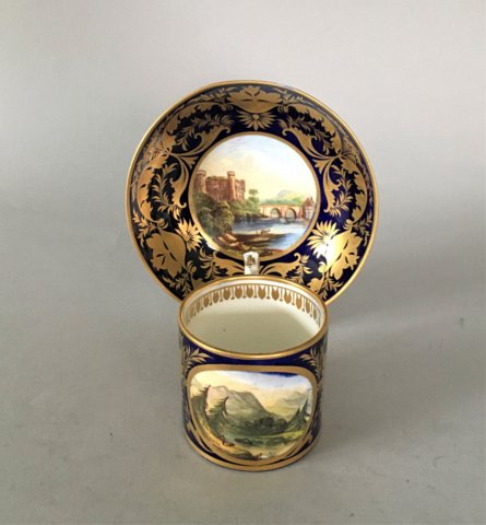 A DERBY PORCELAIN COFFEE CAN & SAUCER, CIRCA 1800 - Click to enlarge and for full details.