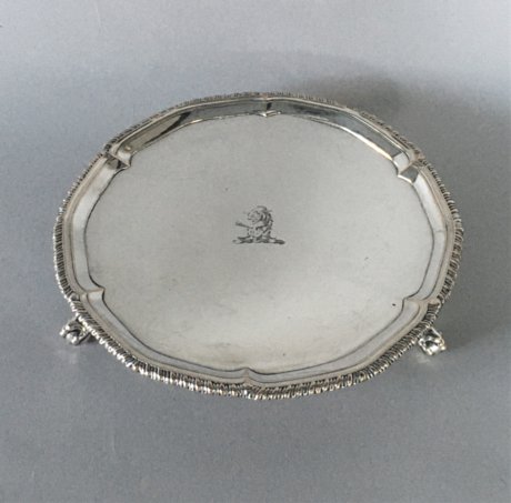 A SMALL 18TH CENTURY OLD SHEFFIELD PLATE SILVER WAITER, CIRCA 1775 - Click to enlarge and for full details.