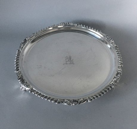 ​A GOOD OLD SHEFFIELD PLATE SILVER SALVER BY MATTHEW BOULTON, CIRCA 1815 - Click to enlarge and for full details.