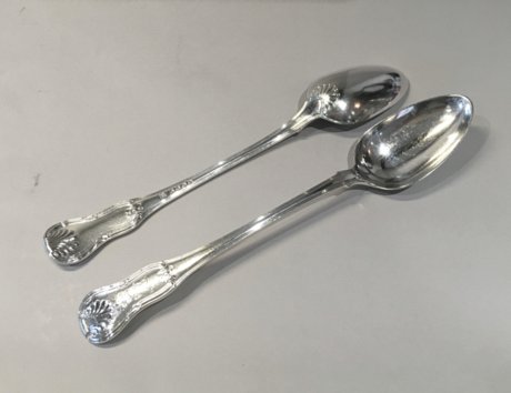 ​A FINE PAIR OF EARLY 19TH CENTURY SILVER SERVING SPOONS. - Click to enlarge and for full details.