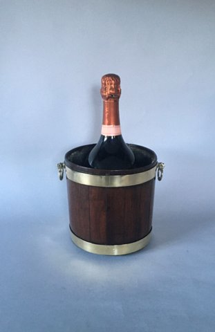 A RARE & SMALL 18TH CENTURY MAHOGANY TABLE BUCKET WINE COOLER/JARDINIERE. GEORGE III, CIRCA 1780 - Click to enlarge and for full details.