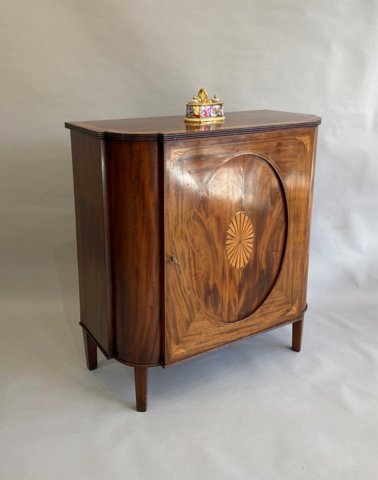 ​A LATE 18TH CENTURY SHERATON PERIOD MAHOGANY SIDE CABINET, CIRCA 1790. - Click to enlarge and for full details.