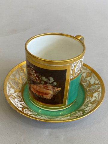 A BARR FLIGHT & BARR WORCESTER PORCELAIN CAN & SAUCER, CIRCA 1807-13. Painted probably by Thomas Baxter. - Click to enlarge and for full details.