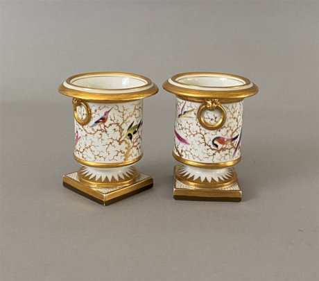 ​AN EXCEPTIONAL PAIR OF SMALL FLIGHT BARR & BARR WORCESTER PORCELAIN VASES, CIRCA 1815 - Click to enlarge and for full details.