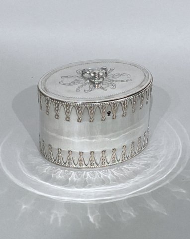 A LATE 18TH CENTURY OLD SHEFFIELD PLATE TEA CADDY, CIRCA 1780. - Click to enlarge and for full details.