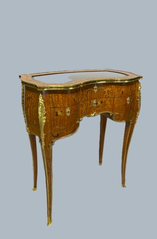 AN EXCEPTIONAL EARLY 19TH CENTURY BIJOUTERIE TABLE - Click to enlarge and for full details.