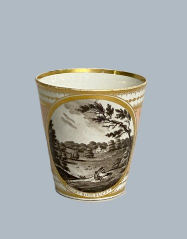 A CHAMBERLAINS WORCESTER BEAKER CIRCA 1800  - Click to enlarge and for full details.