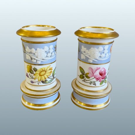 A FINE PAIR OF SPODE BOTANICAL SPILL VASES. Pattern No. 2004, circa 1815. - Click to enlarge and for full details.
