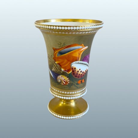 A SPODE VASE. ENGLISH CIRCA 1821-23. - Click to enlarge and for full details.