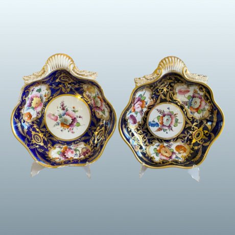 ​PAIR OF COALPORT PORCELAIN SHELL-SHAPED DESSERT DISHES, CIRCA 1825 - Click to enlarge and for full details.