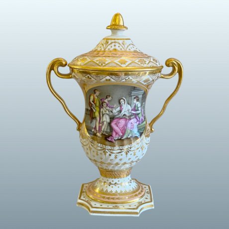 ​A RARE AND IMPORTANT CHAMBERLAIN’S WORCESTER PORCELAIN VASE AND COVER, CIRCA 1795 - Click to enlarge and for full details.