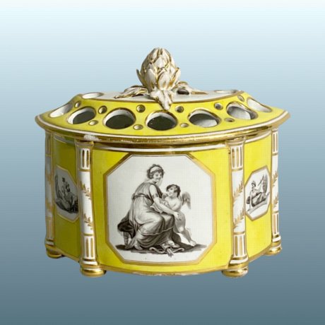 ​CHAMBERLAIN’S WORCESTER PORCELAIN BOUGH POT. CIRCA 1810. - Click to enlarge and for full details.